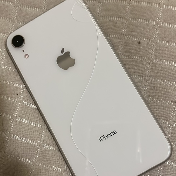 iPhone XR - Picture 1 of 3